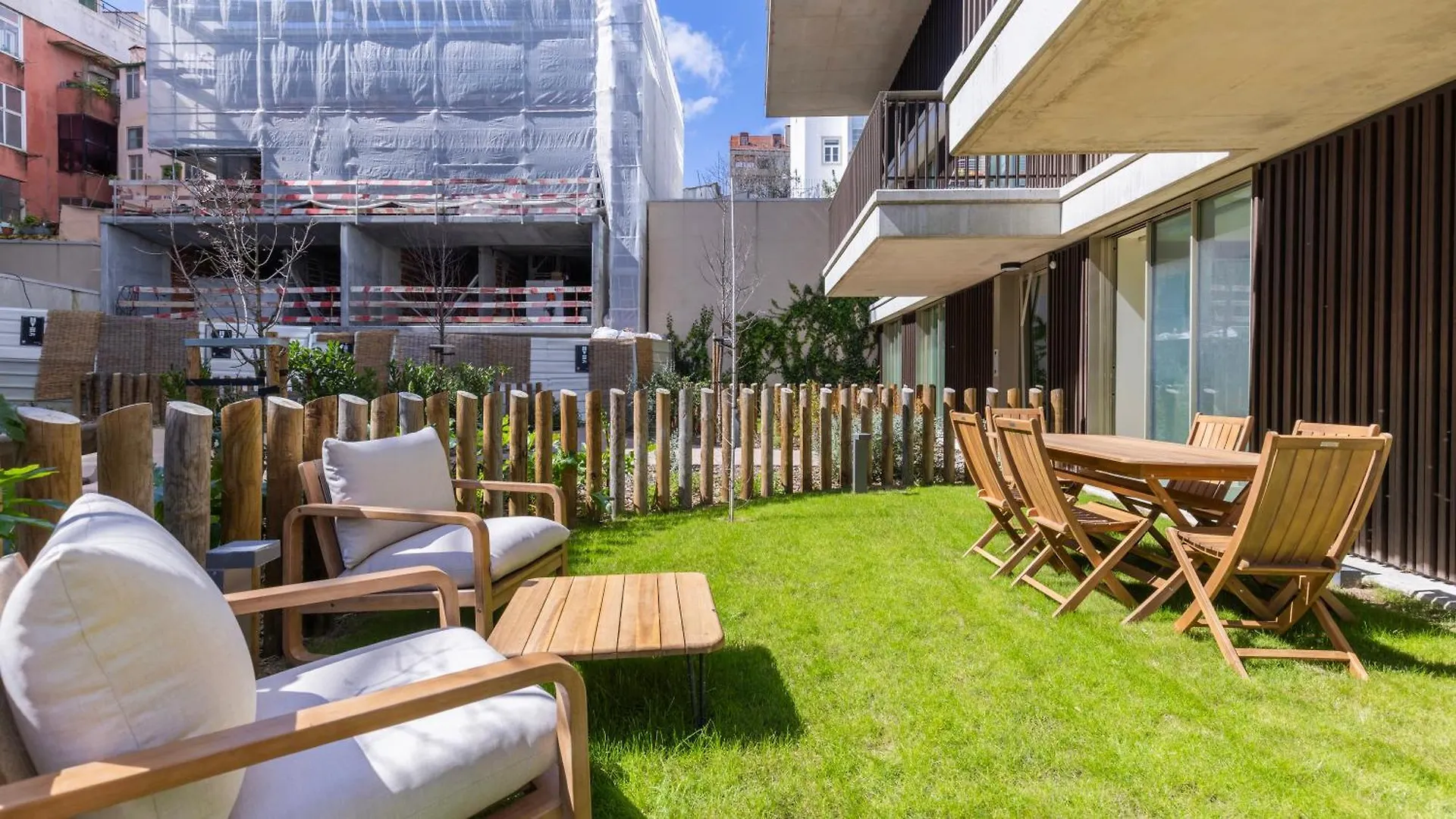 Jardins Da Gloria Stylish Living By Lovelystay Lisbon Apartment
