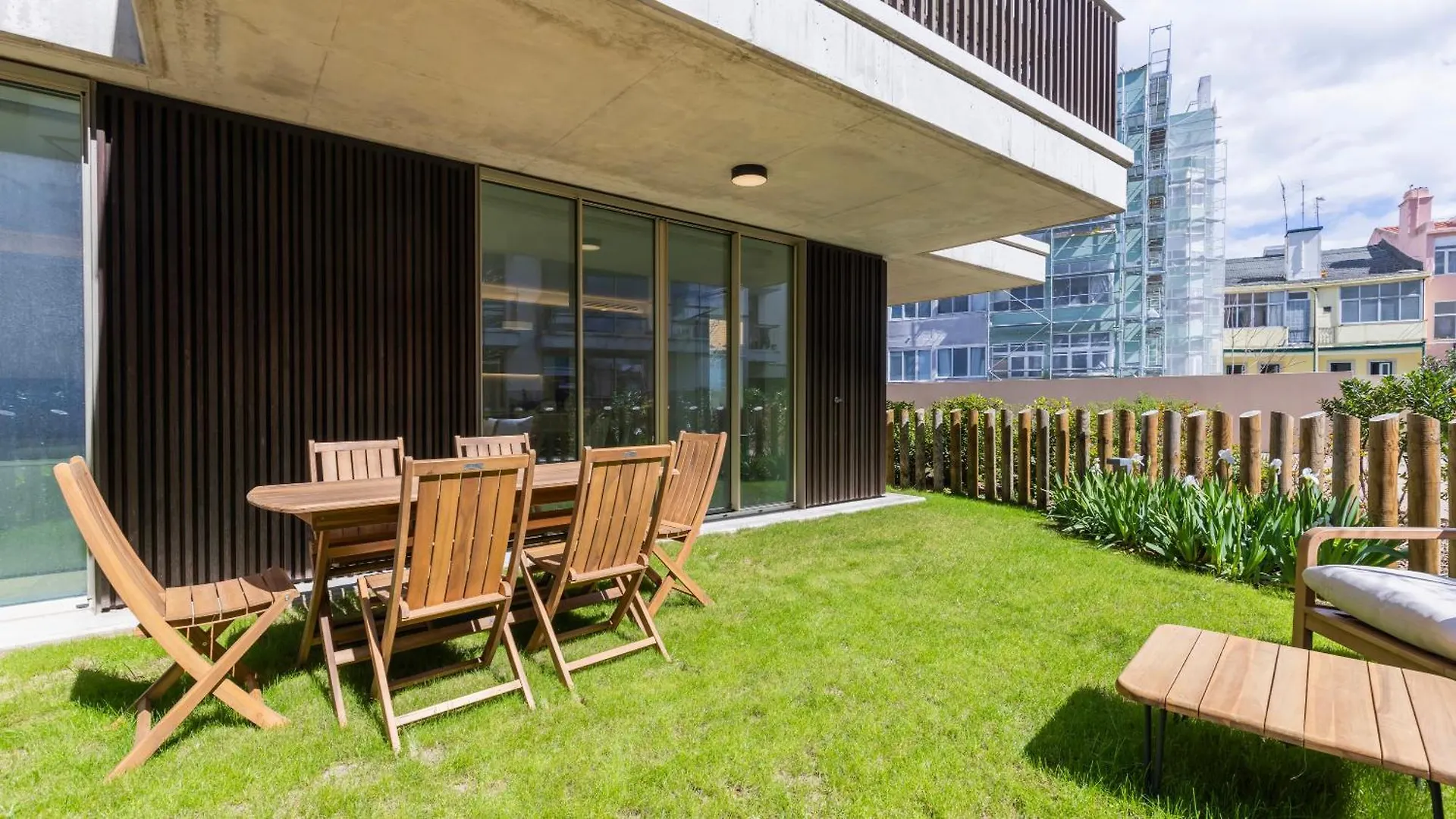 Jardins Da Gloria Stylish Living By Lovelystay Lisbon Apartment